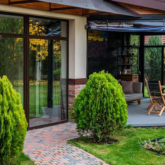 Un extérieur de maison bien entretenu