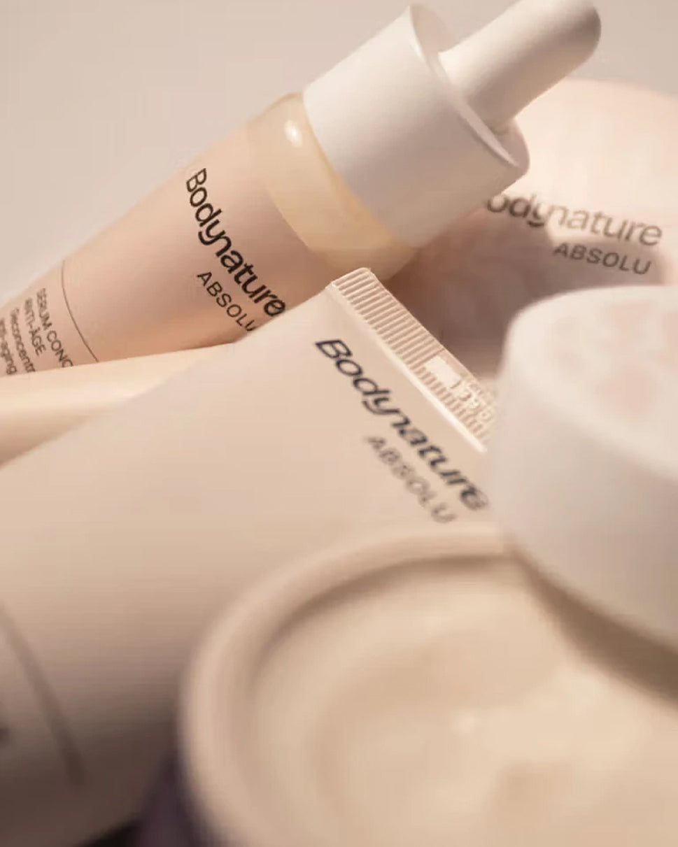 Gros plan sur des tubes de crème Body Nature Absolu