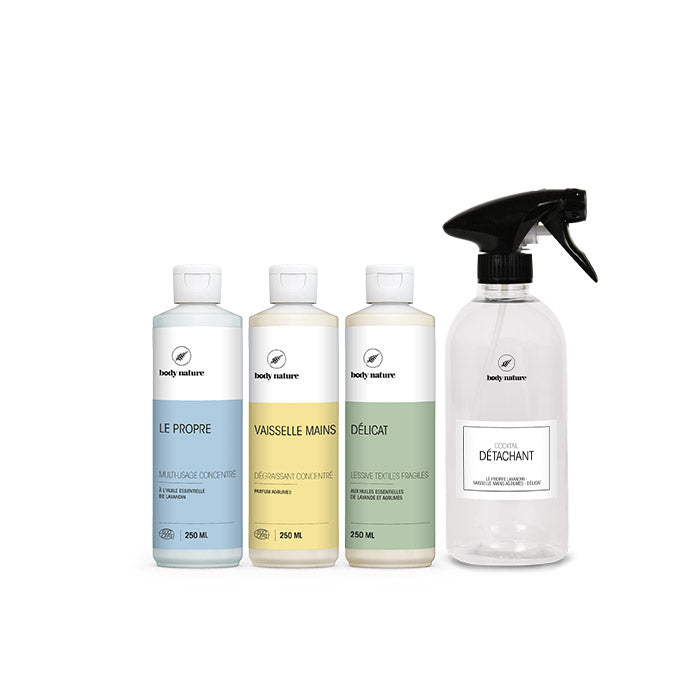 Kit de trois produits miracles pour détacher les vêtements, vendu avec le Flacon en plastique. Les 3 produits sont : un nettoyant multi-usage (le Propre senteur Lavandin), un liquide vaisselle (le Vaisselle Mains senteur Agrumes) et une lessive délicate (le Délicat). Une notice est avec.