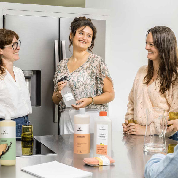 Une Conseillère accompagne ses clientes dans l'achat des produits Body Nature