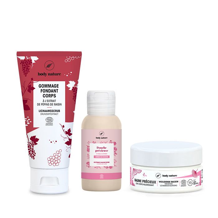 Trio de produits pour le corps. Ce lot contient : un gommage fondant pour le corps (50ml), une crème de douche (50ml) et un baume précieux (25ml).