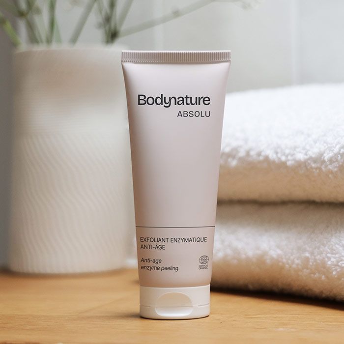 Tube de l'exfoliant visage anti-âge