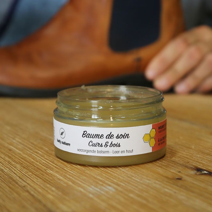 Baume nettoyant et protecteur des surfaces en cuirs et en bois