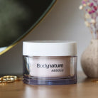 Pot de la crème riche anti-âge pour peaux sèches