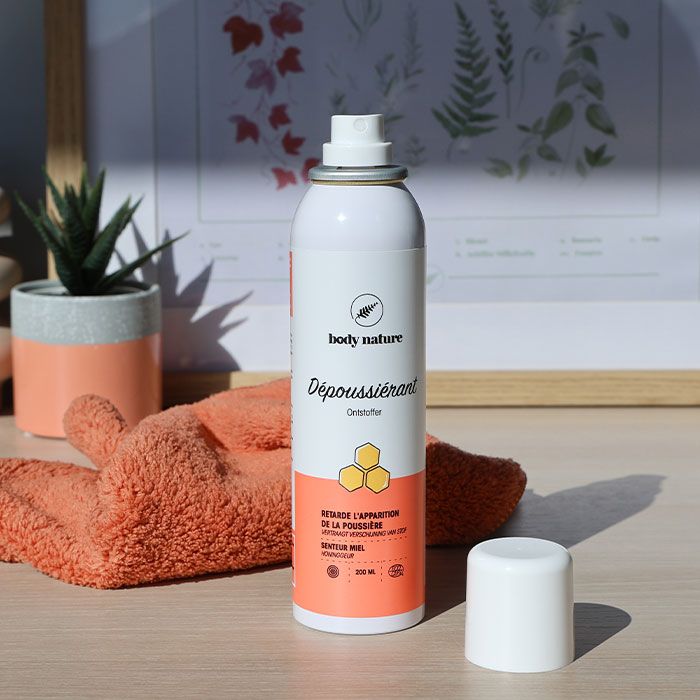 Dépoussierant qui nettoie et fait briller toutes vos surfaces