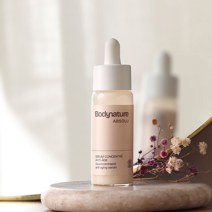 Tube du sérum visage anti-âge